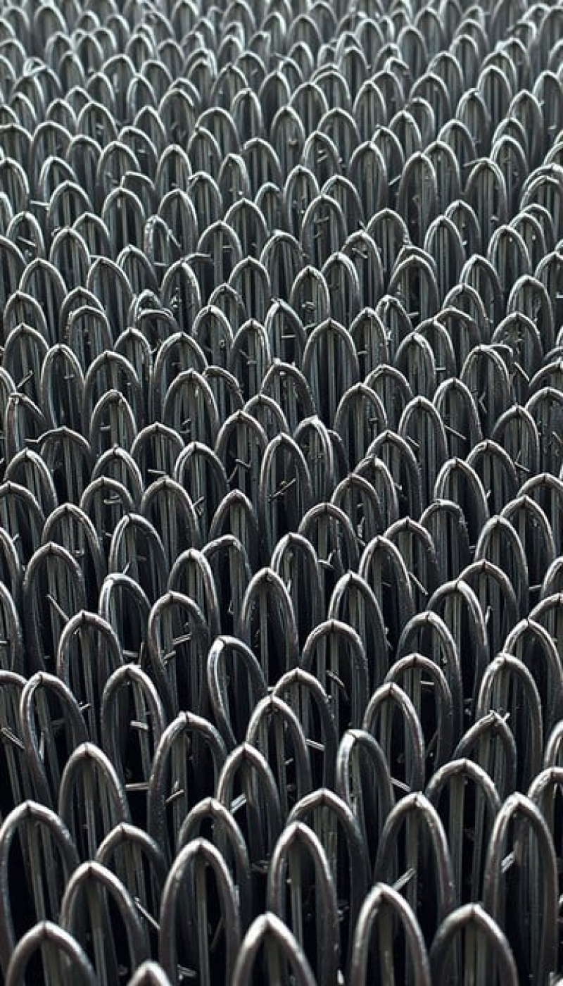 Metallic Staple Array